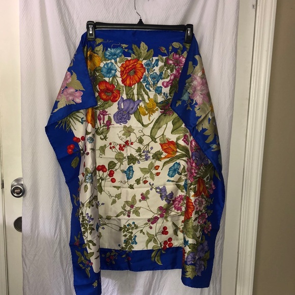 34x34 Coach Silk Scarf Adorned With Florals, Cherries, Vines and a Blue Boarder - Picture 1 of 7